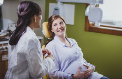 Насколько безопасно лечение кариеса при беременности?